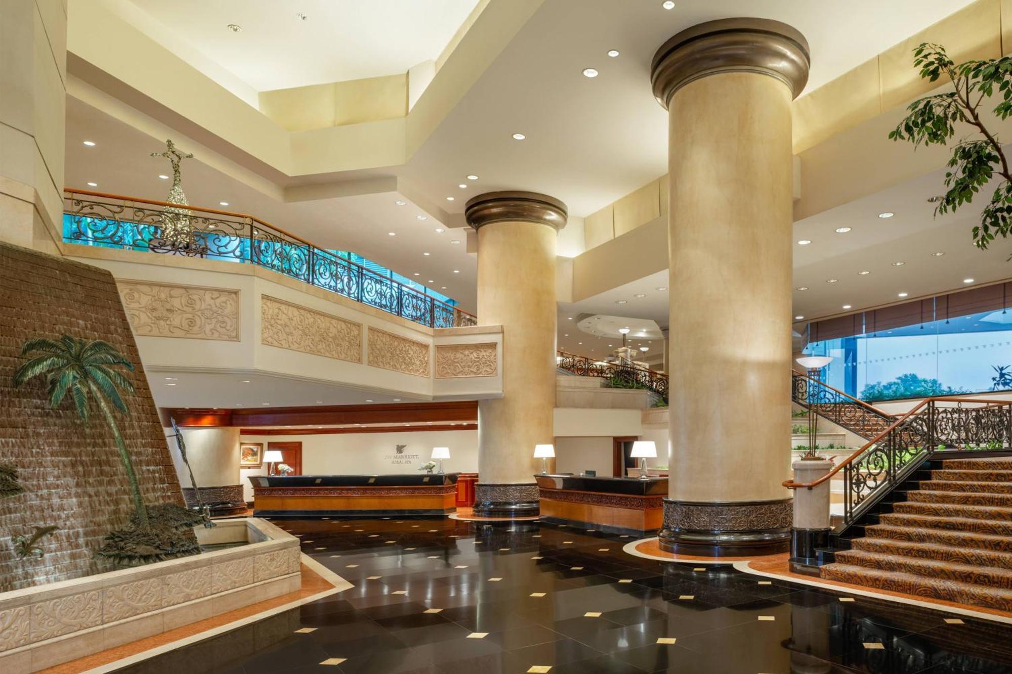 Jw Marriott Hotel Surabaya Buitenkant foto
